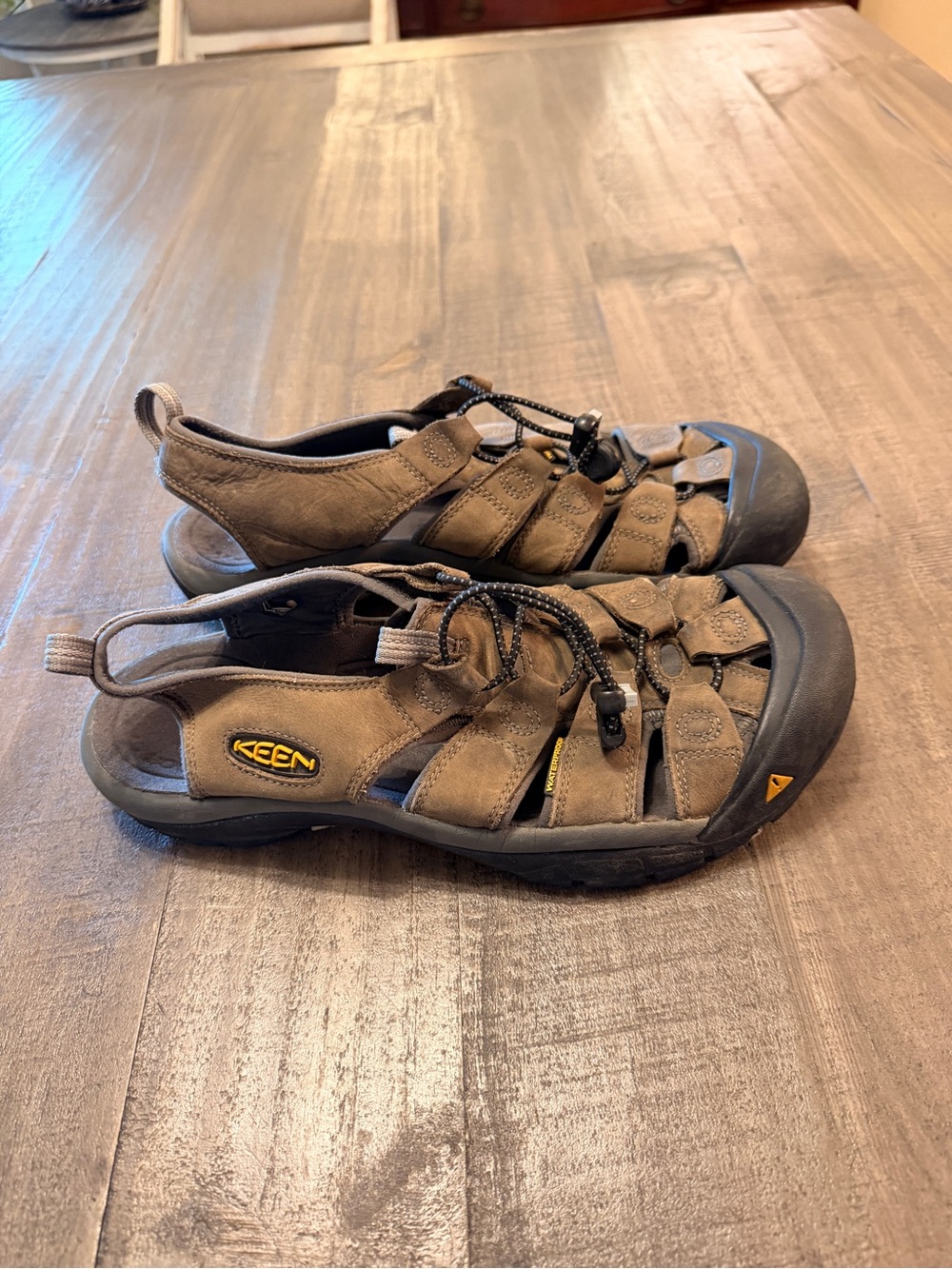 Keen Newport H2 Mens Brown Leather Waterproof Hiking Sandals Size 11.5 010122